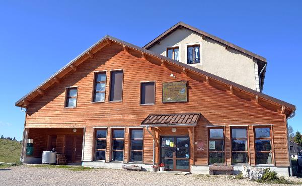 fromageries marcel petite atelier de lajoux specialise en bleu de gex bio